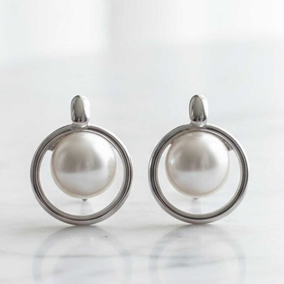 Ladies Round Pearl Earrings